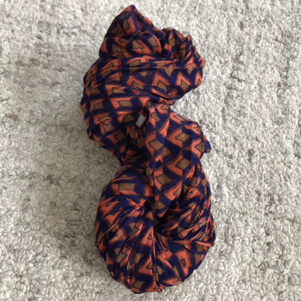 Patterned Infinity Scarf - Picture 2 of 2